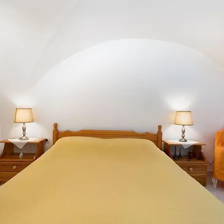 Angel's Kamari (Santorini)
